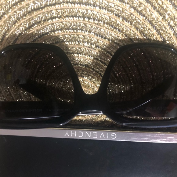 Givenchy oversized wayfarer sunglasses - Picture 3 of 9